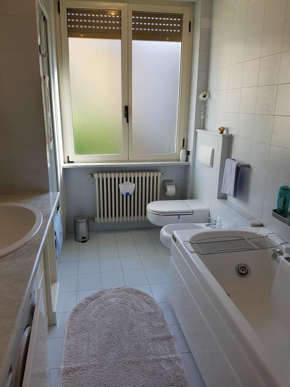 شقة Albese Con Cassano  في Casa Elena المظهر الخارجي الصورة